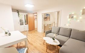 H6 -Urlaubsmagie- Wohnung Fuer 3 Mit Pool & Terrasse
